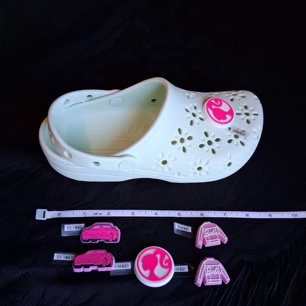 Barbie x Crocs Jibbitz Charms: 2 Jackets, 2 Silhouettes, 2 Cars (6 Total) 2023 - Picture 10 of 12